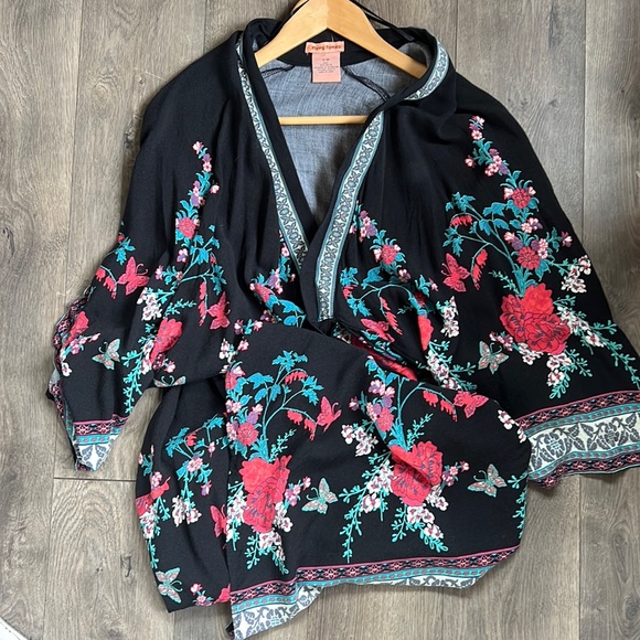 Flying tomato’s Kimona - Picture 1 of 3